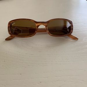 Women’s Ray-Ban tortoise shell sunglasses!